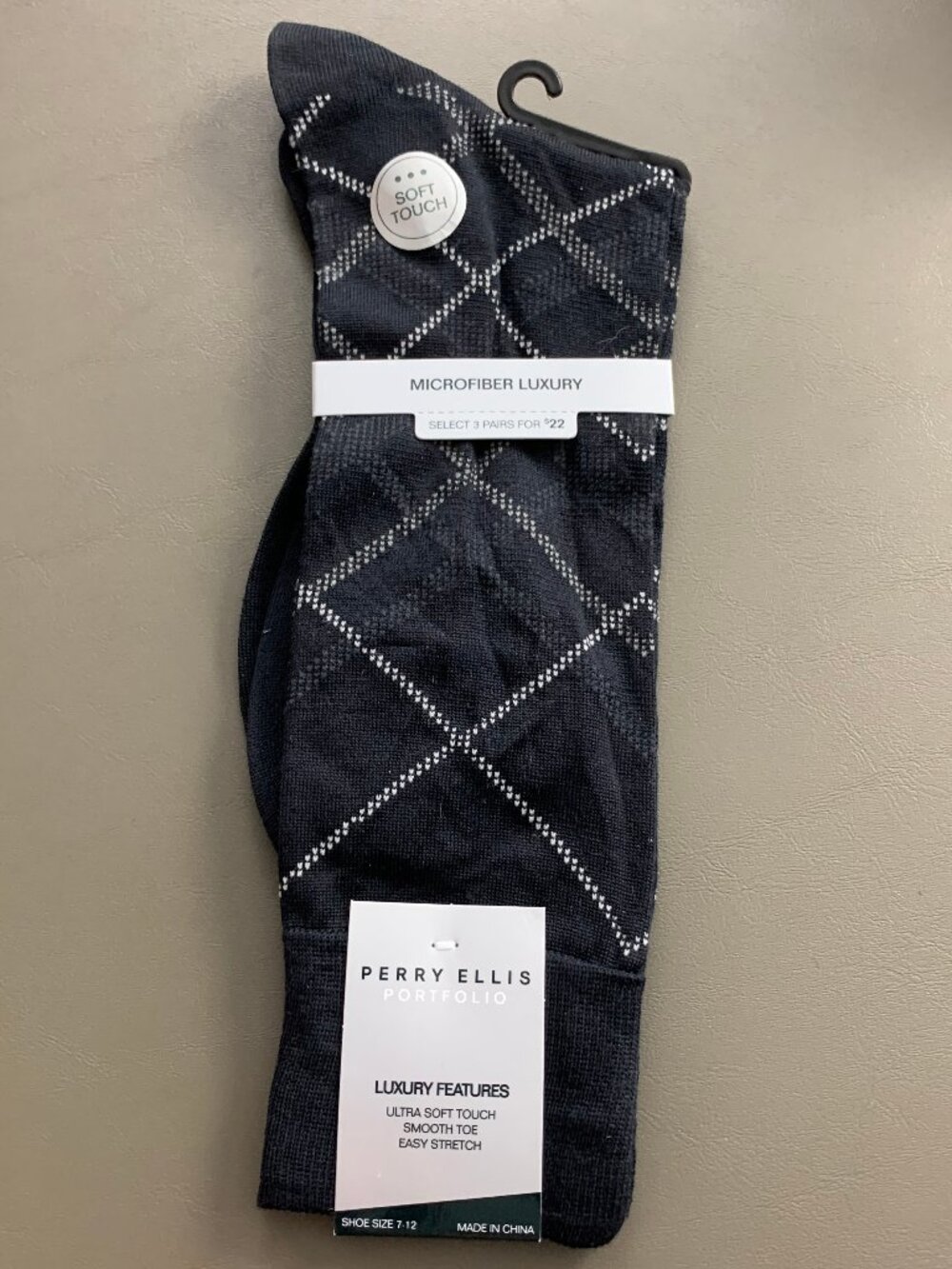 Perry Ellis Portfolio Men's 1-Pack Dress Socks, Black Diagonal Stripe, One Size